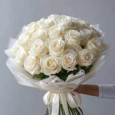 Белые розы «Аромат облаков»