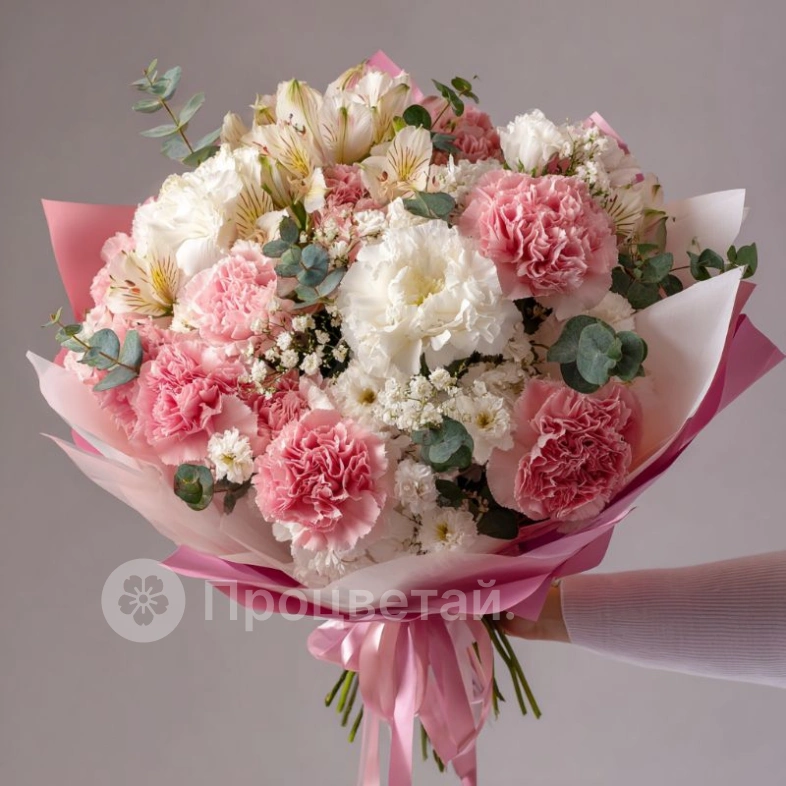 Букет с гвоздиками &laquo;Нежный румянец&raquo;