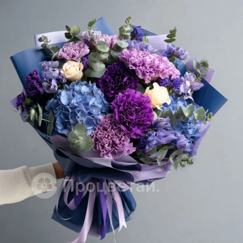 Букет с гвоздиками &laquo;Лунный свет&raquo;