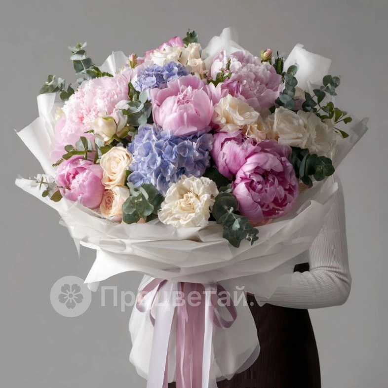 Букет с пионами &laquo;Тёплая акварель&raquo;