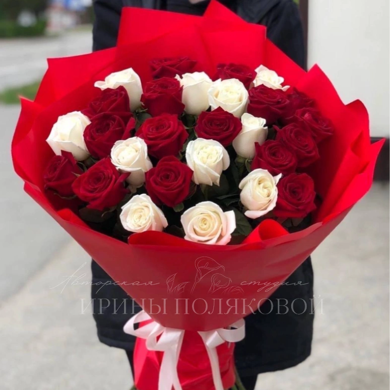 Букет из Алых и белых роз