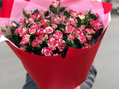 Букет из кустовых роз