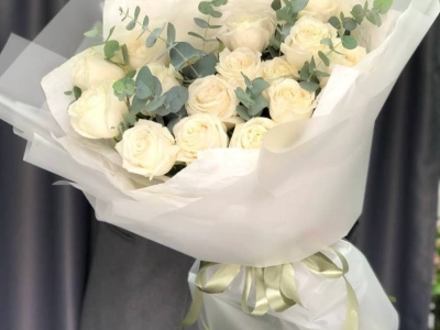 Букет из белых роз «Снежное облако»