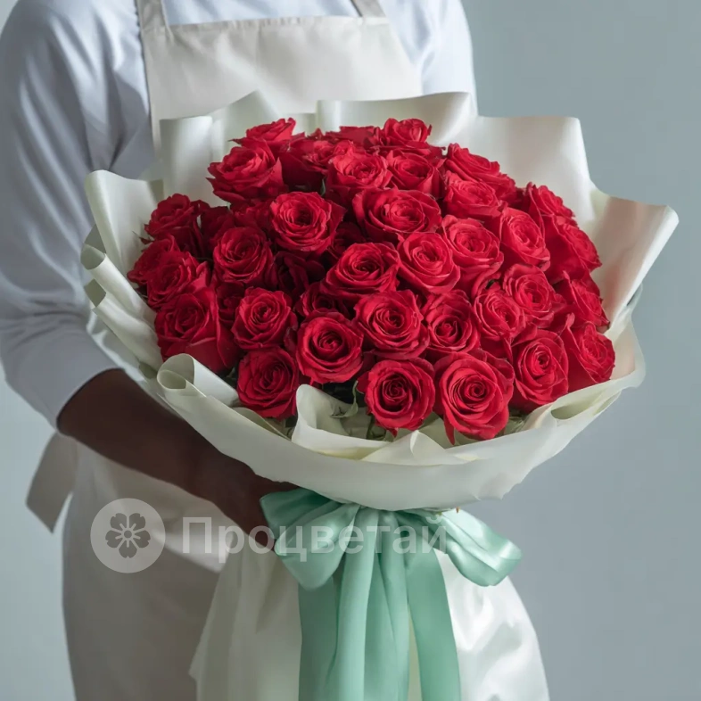 Красные розы &laquo;Пылающий комплимент&raquo;