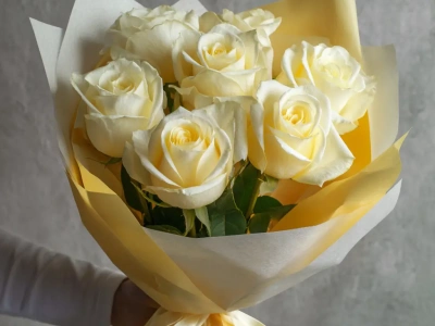 Белые розы «Белое золото»